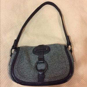 🏷 ( one for $12, 3 for $25) Magnificent banana republic like new bag